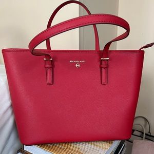 #264 Michael Kors Jet Set Charm Tote